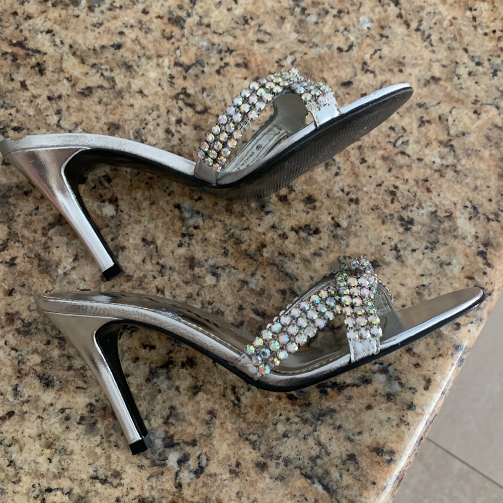 Nina silver heels with embellishments - Picture 4 of 12